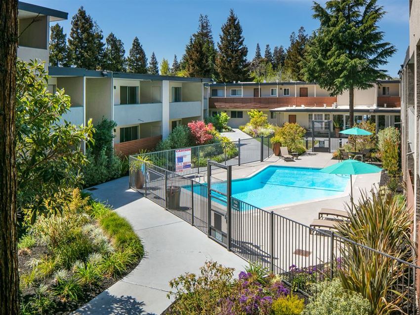 Pool View Entrance - Photo Gallery