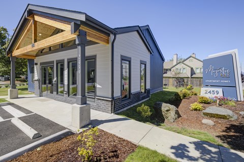 Majestic Bay Leasing Office