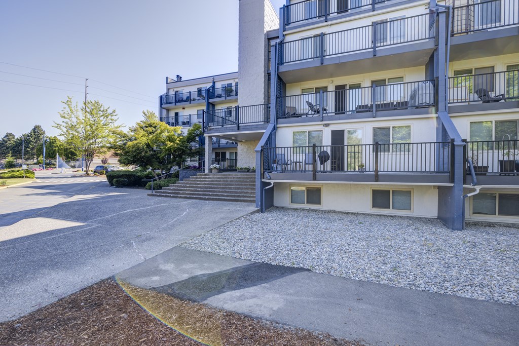 Majestic Bay Exterior