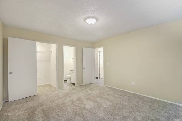 A spacious room with carpeted floor and white walls. A spacious room with carpeted floor and white walls at Royal Pines Apartments, Oregon