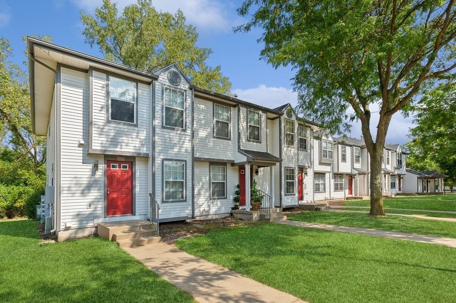 A row of town houses with a red doorat Mason Street Townhomes, Grand Rapids, MI