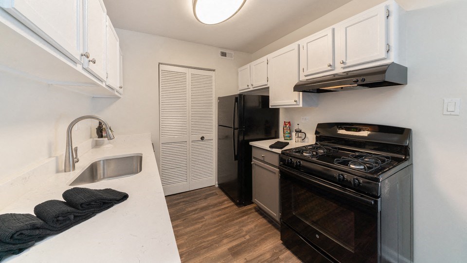 Kitchen cabinets at The View Apartments St Charles, St Charles, 60174