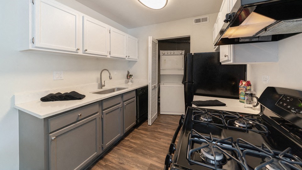 Kitchen area at The View Apartments St Charles, St Charles, IL