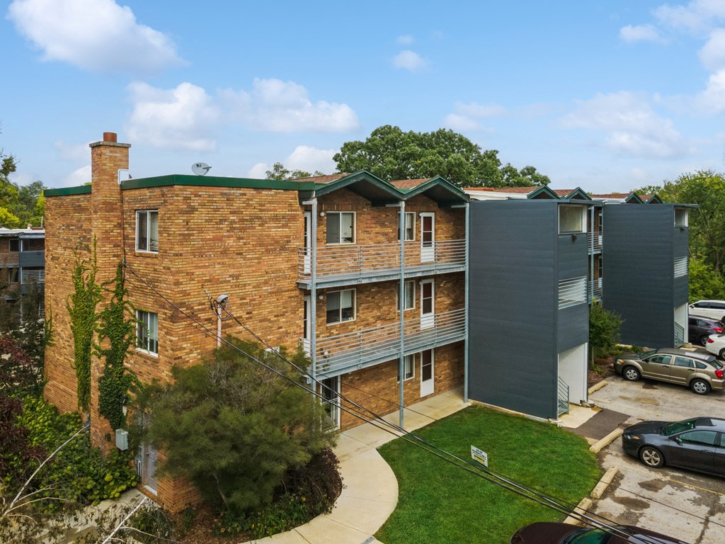 Building exterior at River Oaks, Illinois, 60542