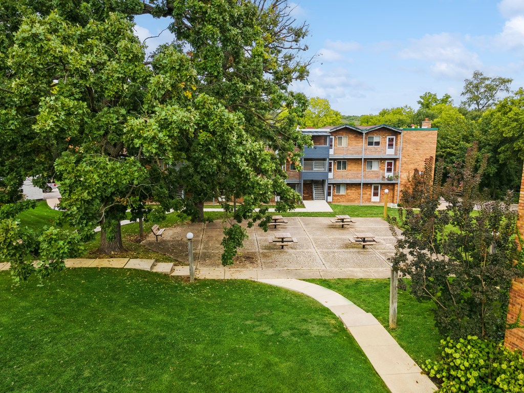 Walk way at River Oaks, North Aurora