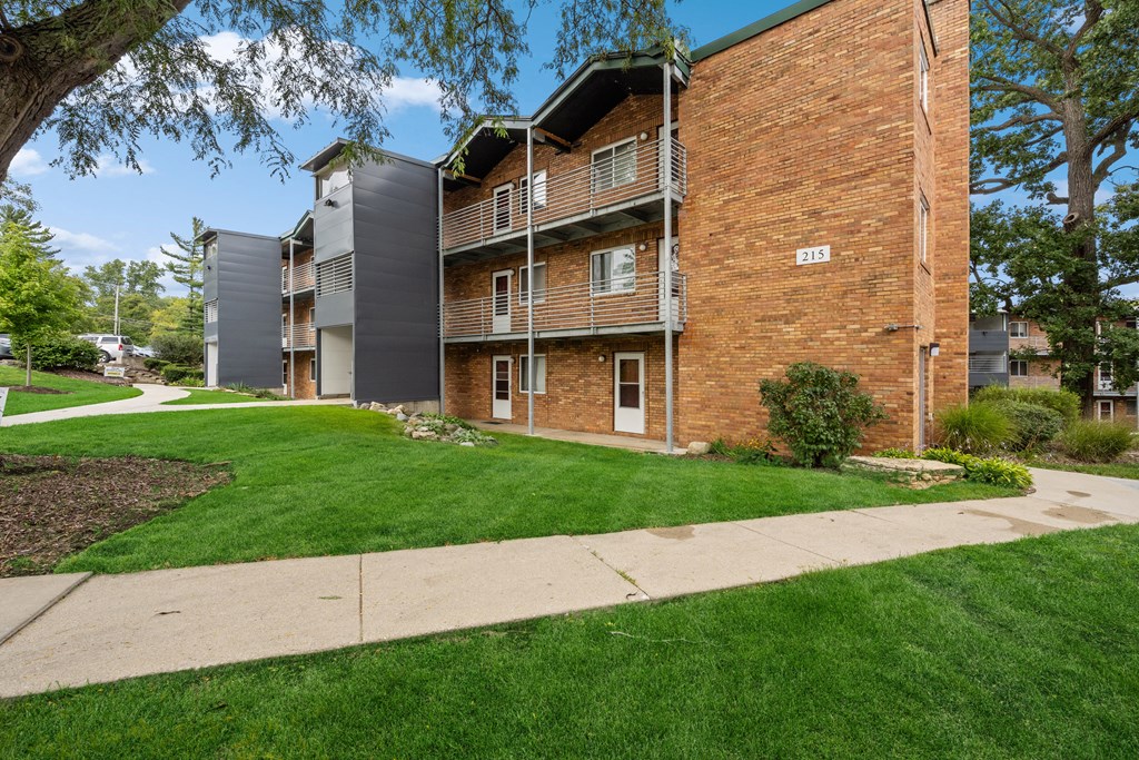 Walk path at River Oaks, North Aurora