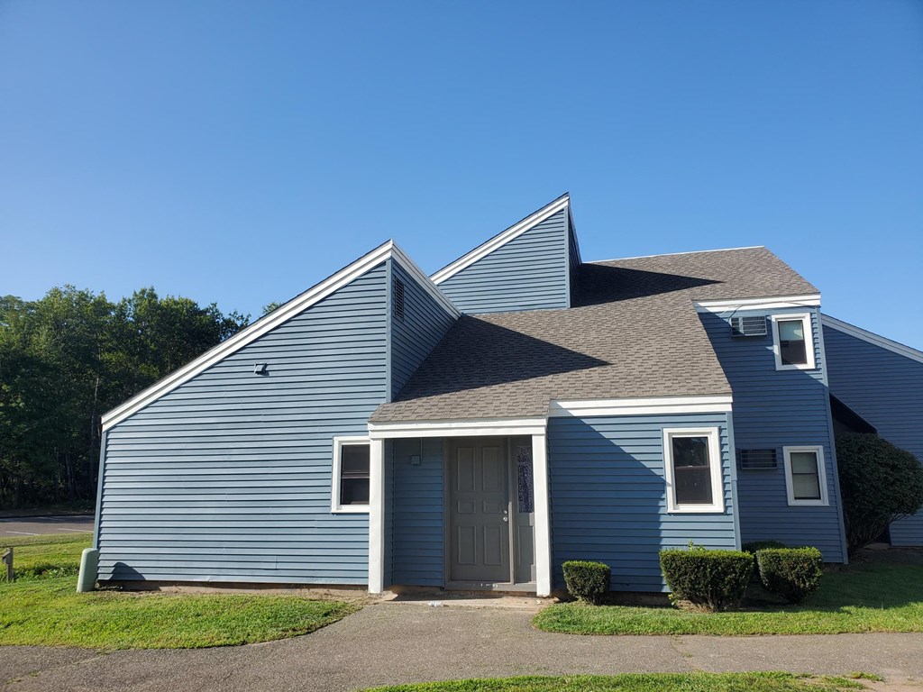 The Flats At Talcott Apartments, 51 Hopmeadow Street, Weatogue, CT