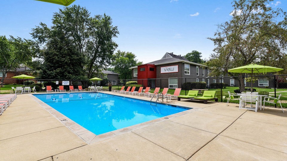 Pool at The View Apartments St Charles, St Charles