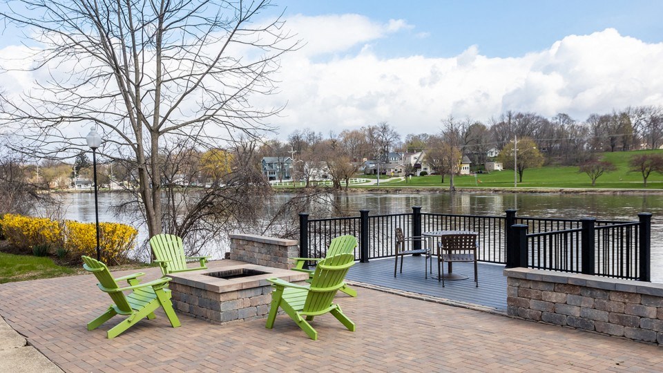 Lake side seating area at The View Apartments St Charles, Illinois