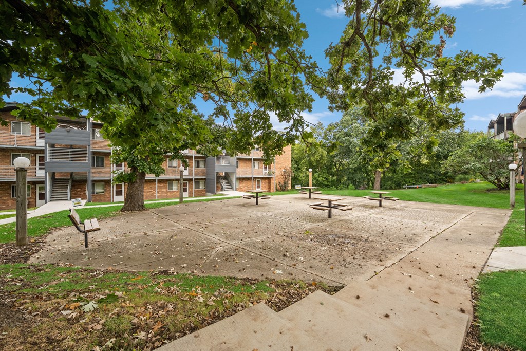 Walk trail at River Oaks, North Aurora