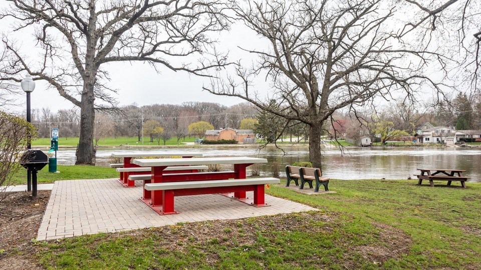 Outdoor area at The View Apartments St Charles, St Charles, IL, 60174