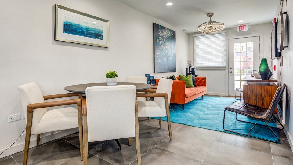 Dining room at The View Apartments St Charles, Illinois, 60174