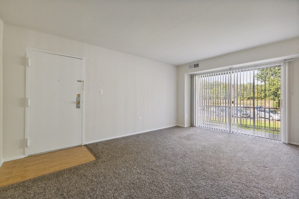 Living room at Briarwood Apartments, Virginia, 22026