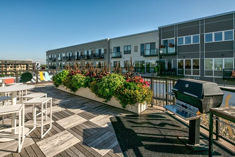 Barbecue And Grilling Station at Track 29 Apartments, Minneapolis, 55408