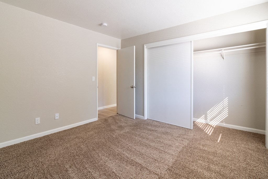 Bedroom at Alturas Paso Robles Apartment Homes, Paso Robles, California