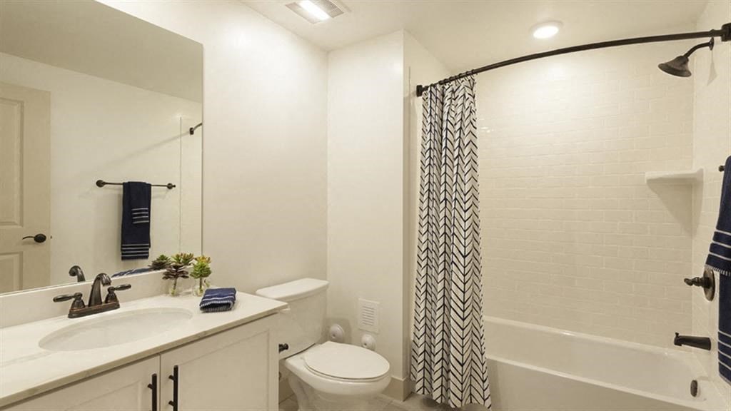 Bathroom With Bathtub at Arrive Los Carneros, California