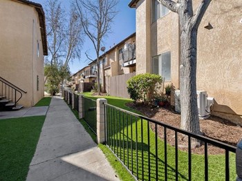 3200 Spring St. 1-3 Beds Apartment for Rent - Photo Gallery 4