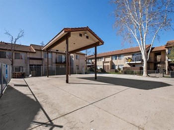 3200 Spring St. 1-3 Beds Apartment for Rent - Photo Gallery 2