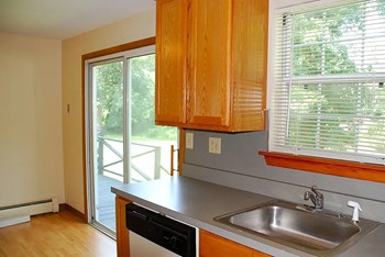 61 Charles Drive 2 Beds Apartment for Rent - Photo Gallery 3