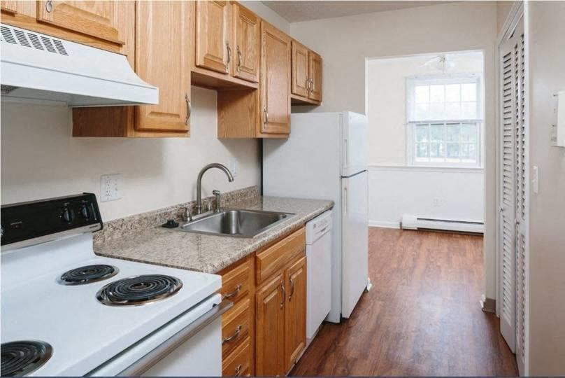 Fully Furnished Kitchen at Arbor Commons, Ellington, CT