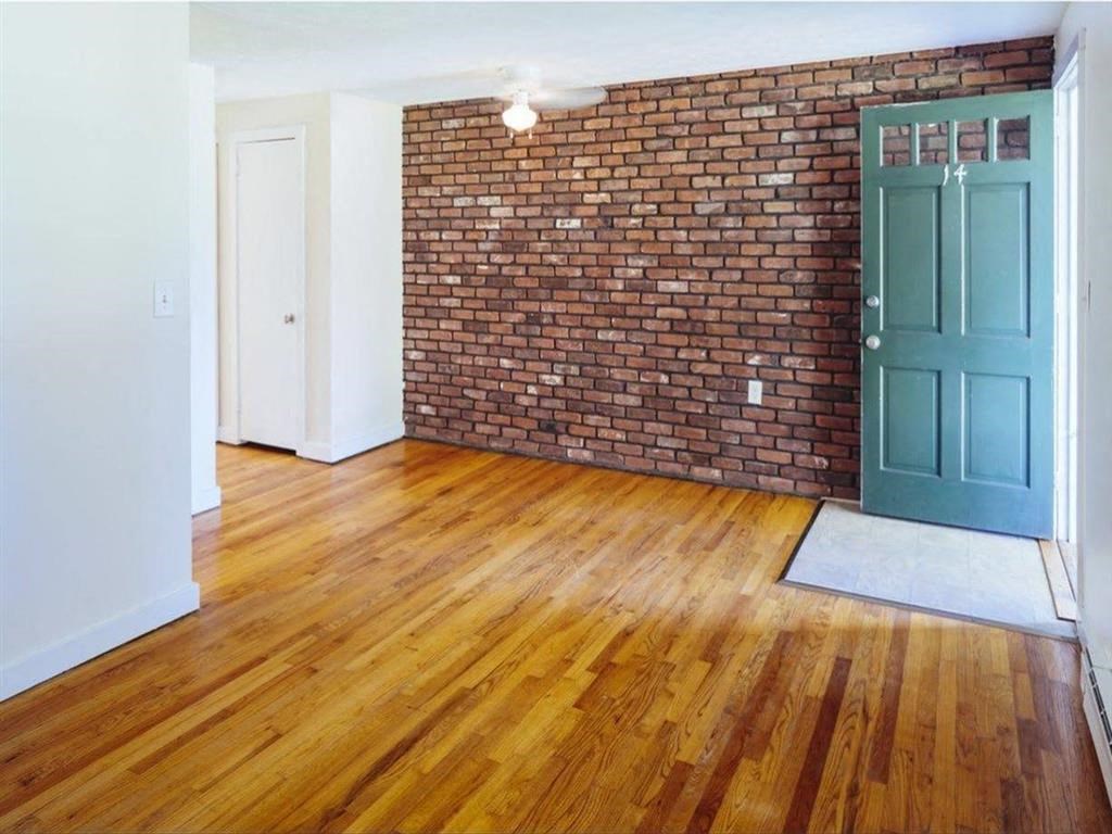 Room at Pinney Brook, Connecticut, 06029