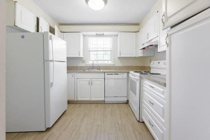 White Kitchen at Manchester Green, Manchester, CT, 06040