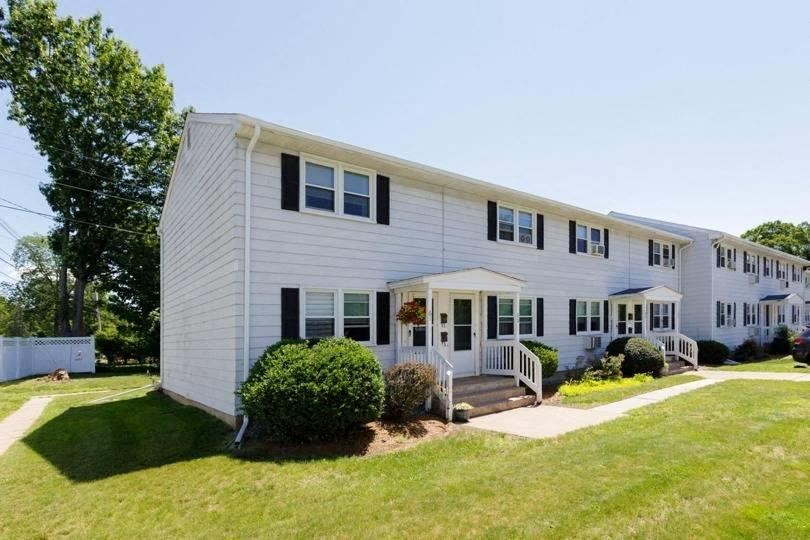 Lush Green exterior view at Fox Hill Commons, Connecticut