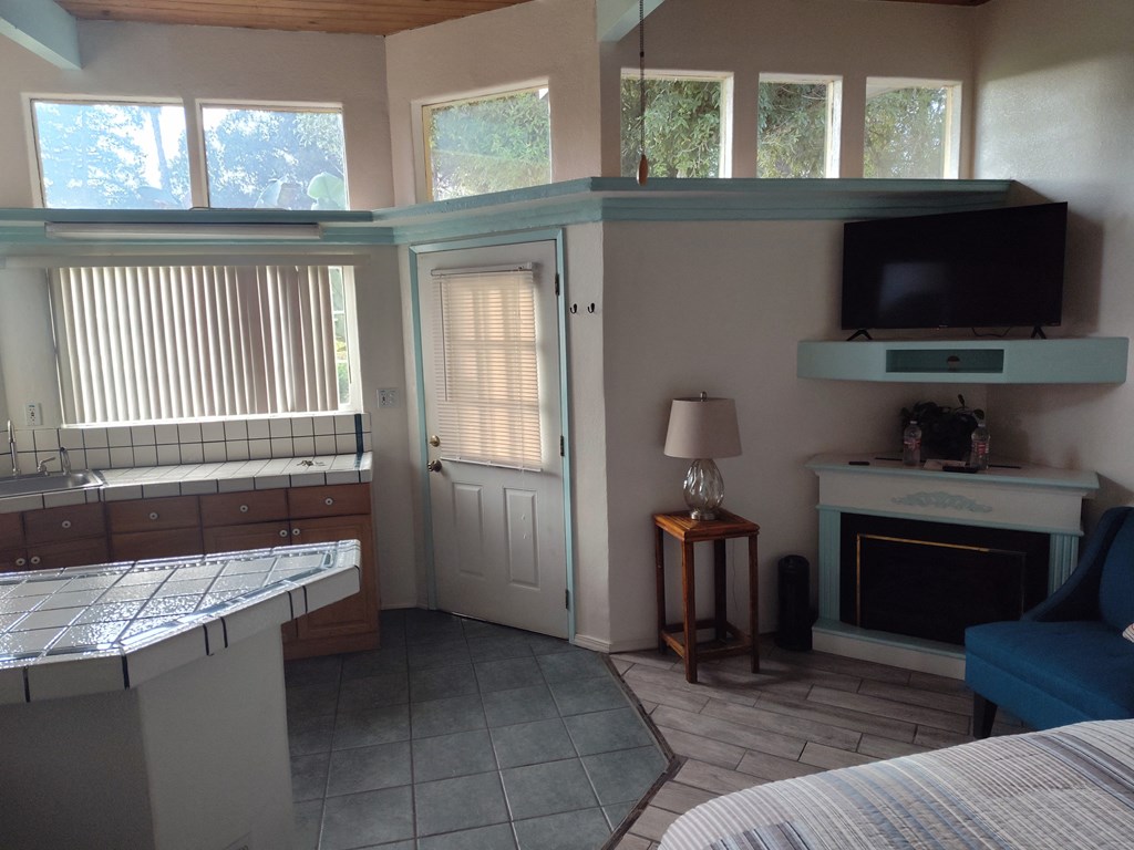 A living room with a fireplace and a television at Salinas Sunset Apartments, Salinas, California