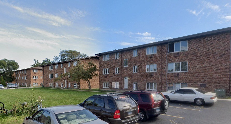 building exterior with grassy area from parking lot at The Countryside, Illinois ?