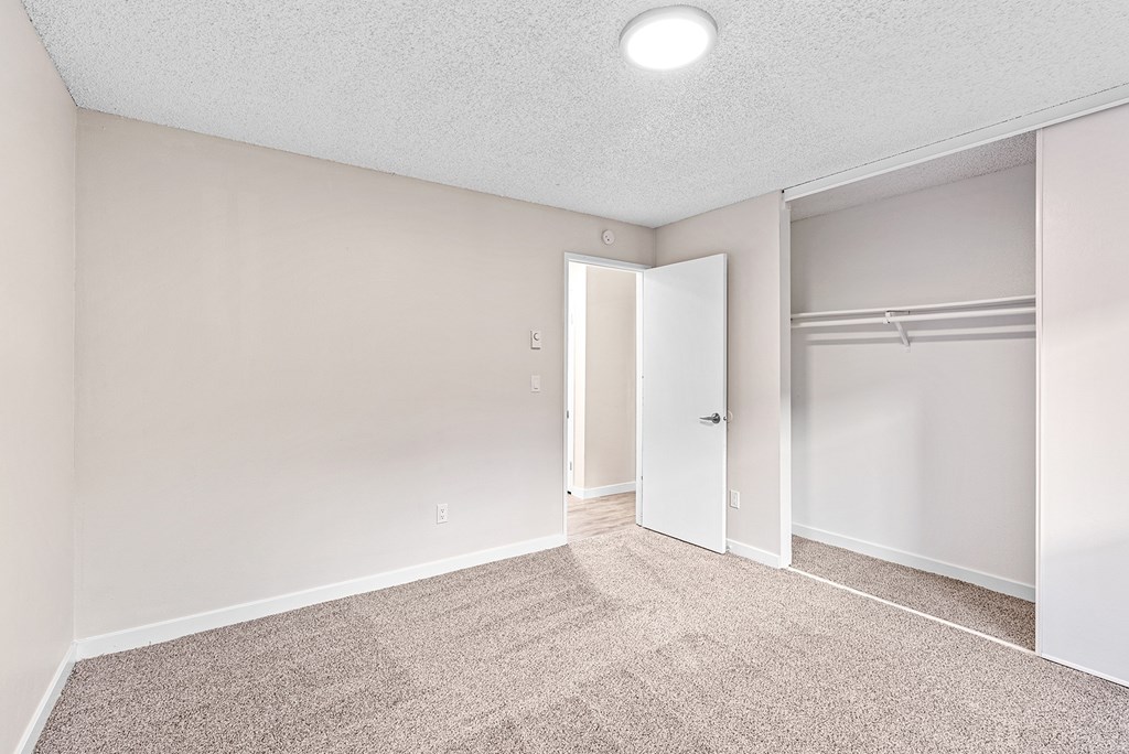 Bed room with a carpeted floor and a closet