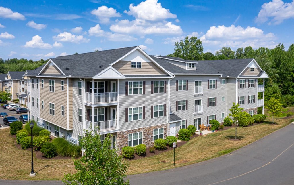 Woodland Green in Bloomfield: 2 & 3 Bedroom Townhome Rentals in Bloomfield,  CT