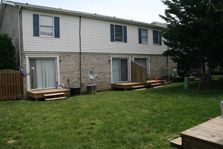 Fort Collier exterior view with lawn at Fort Collier Terrace, Winchester, VA