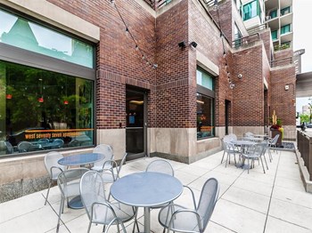 77 West Huron St Studio-2 Beds Apartment for Rent - Photo Gallery 3