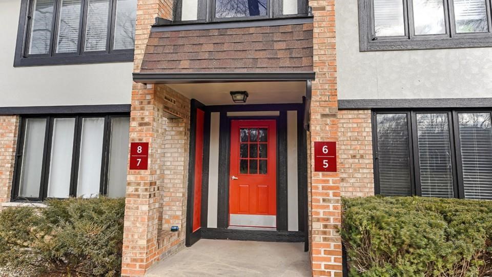 Entrance at The Clarendon Apartment Homes, Clarendon, 60514