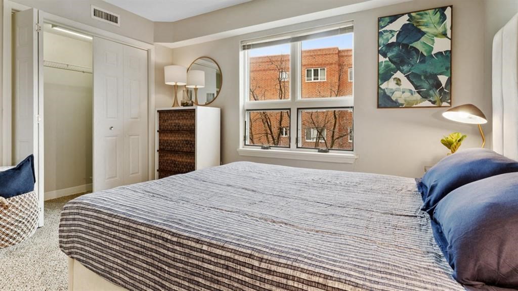 Bedroom at Renew Five Ninety Five, Des Plaines, IL, 60016