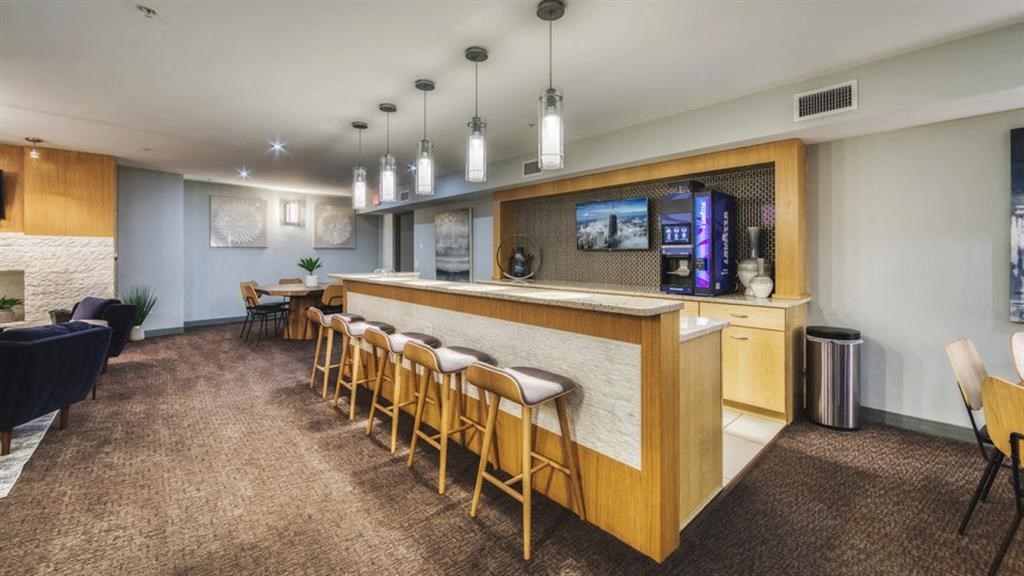 Clubhouse Kitchen at Renew Five Ninety Five, Des Plaines, IL