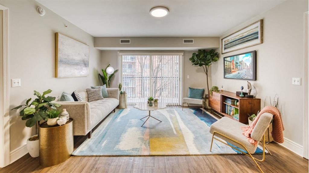 Living Room at Renew Five Ninety Five, Illinois, 60016