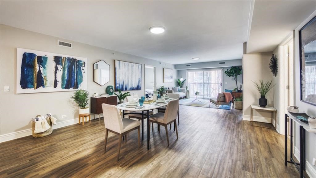 Dining And Kitchen at Renew Five Ninety Five, Des Plaines