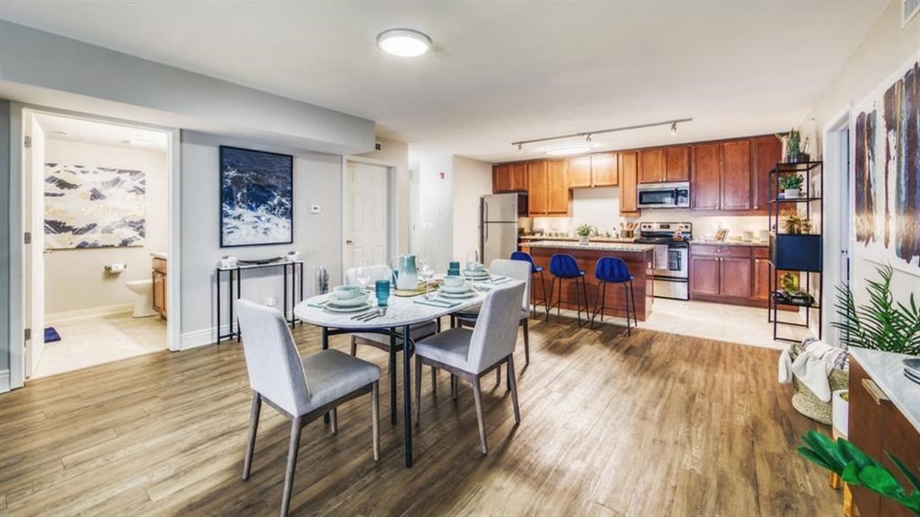 Elegant Dining Space at Renew Five Ninety Five, Des Plaines, IL