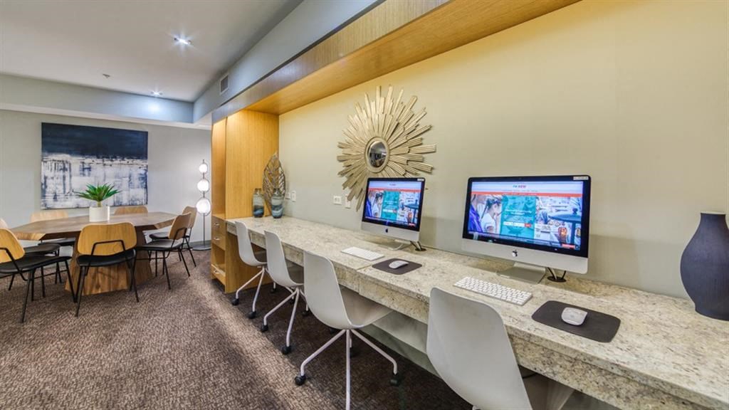 Business Center at Renew Five Ninety Five, Illinois, 60016