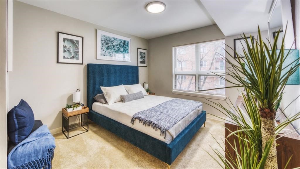Comfortable Bedroom at Renew Five Ninety Five, Des Plaines