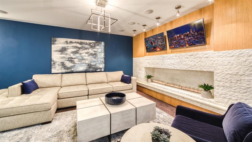 Clubhouse Lounge at Renew Five Ninety Five, Des Plaines, Illinois