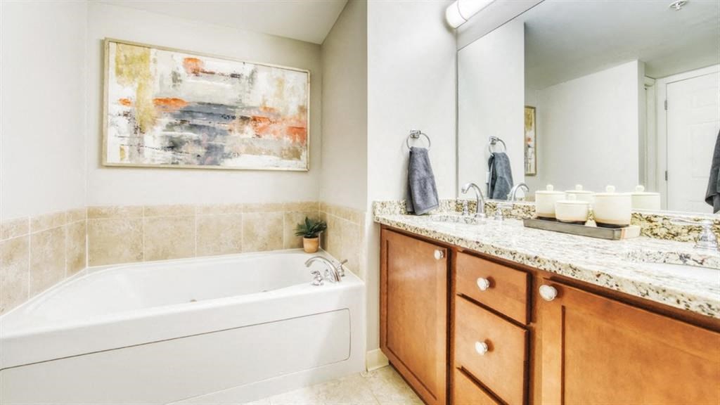 Modern Bathroom at Renew Five Ninety Five, Des Plaines, IL