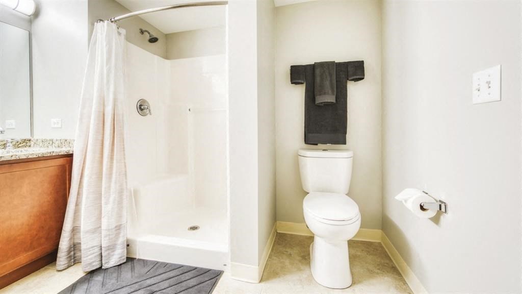 Bathroom With Bathtub at Renew Five Ninety Five, Des Plaines, IL, 60016