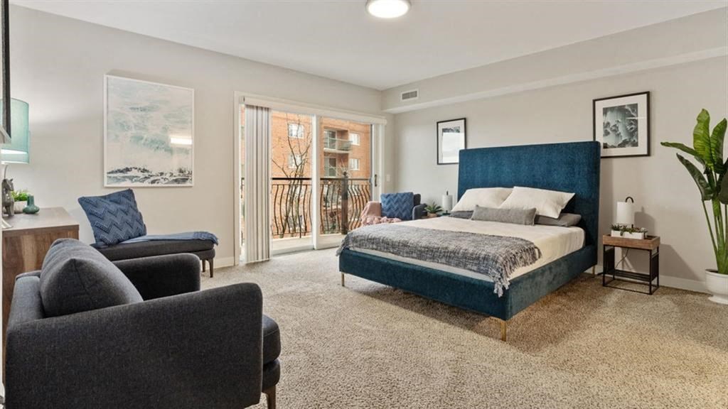 Gorgeous Bedroom at Renew Five Ninety Five, Illinois