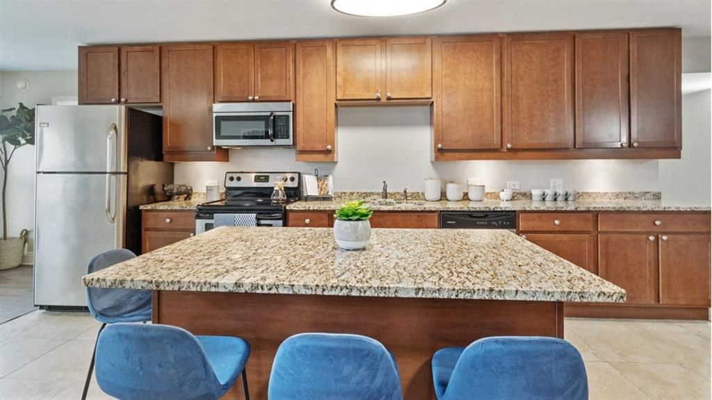 Island Kitchen at Renew Five Ninety Five, Des Plaines, 60016