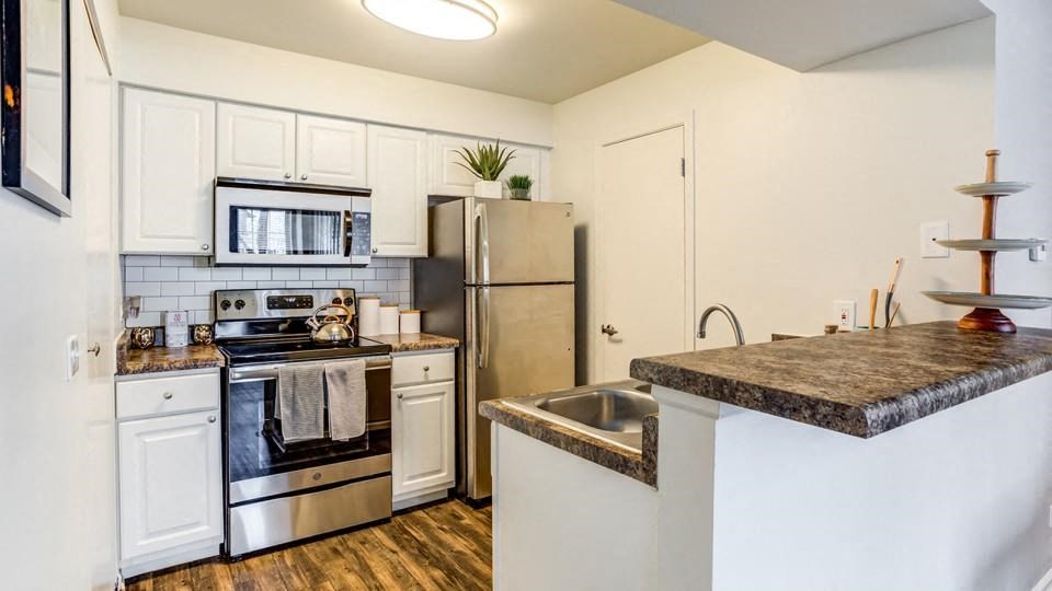 Fully Equipped Kitchen at The Mark Apartments, Glendale Heights, 60139