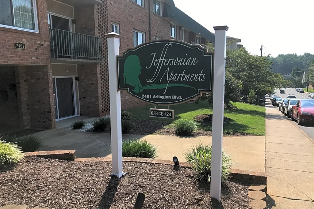 Monument sign of The Jeffsonian