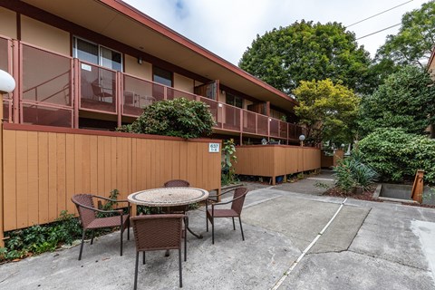 Plenty of patio seating to enjoy at Julie Ann, Portland, OR