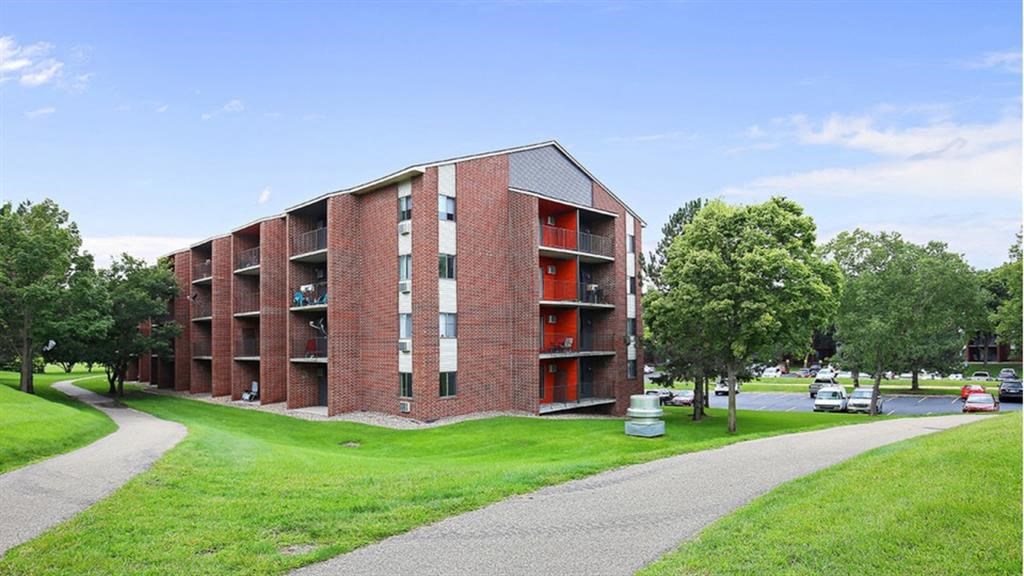 Outdoor building viewat Twelve 501 Apartment Homes, Minnesota, 55337